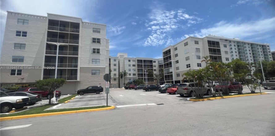 Condominio en North Miami Beach, Florida, 1 dormitorio № 1828218