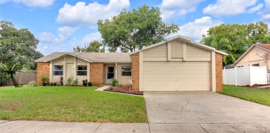 House in Ocoee, Florida 3 bedrooms, 127.37 sq.m. № 2386459