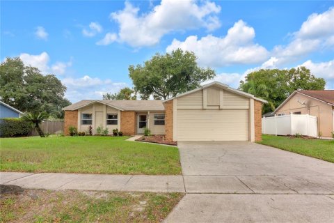 House in Ocoee, Florida 3 bedrooms, 127.37 sq.m. № 2386459 - photo 2
