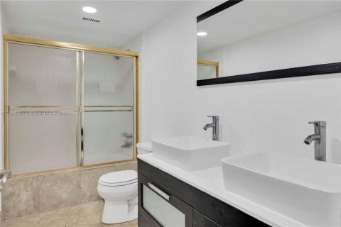 Condominio en venta en Miami Beach, Florida, 2 dormitorios, 141.21 m2 № 1711059 - foto 15