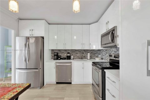 Condominio en venta en Miami Beach, Florida, 2 dormitorios, 141.21 m2 № 1711059 - foto 11