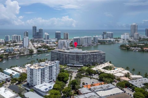 Condominio en venta en Miami Beach, Florida, 2 dormitorios, 141.21 m2 № 1711059 - foto 22