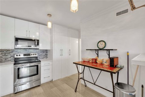 Condominio en venta en Miami Beach, Florida, 2 dormitorios, 141.21 m2 № 1711059 - foto 10