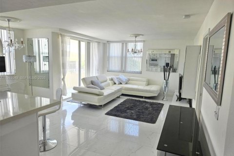 Copropriété à louer à Miami, Floride: 2 chambres, 98.94 m2 № 2023865 - photo 2
