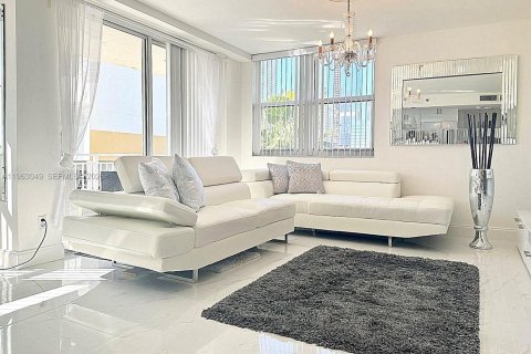 Copropriété à louer à Miami, Floride: 2 chambres, 98.94 m2 № 2023865 - photo 3