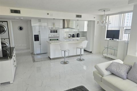 Copropriété à louer à Miami, Floride: 2 chambres, 98.94 m2 № 2023865 - photo 8