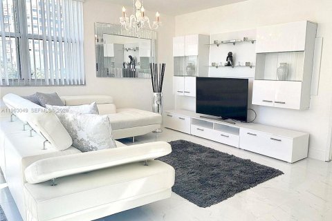 Copropriété à louer à Miami, Floride: 2 chambres, 98.94 m2 № 2023865 - photo 4