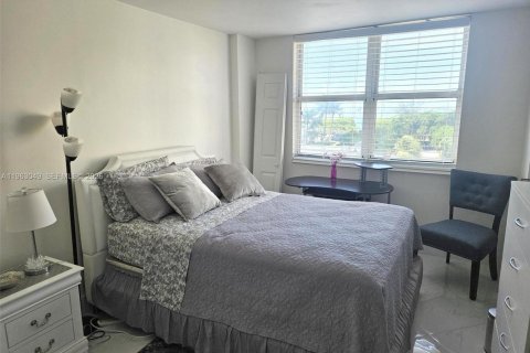 Copropriété à louer à Miami, Floride: 2 chambres, 98.94 m2 № 2023865 - photo 14