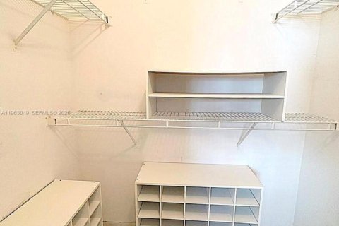 Copropriété à louer à Miami, Floride: 2 chambres, 98.94 m2 № 2023865 - photo 12