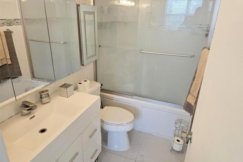 Copropriété à louer à Miami, Floride: 2 chambres, 98.94 m2 № 2023865 - photo 13