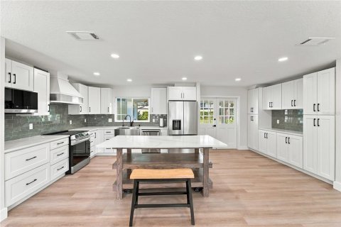 Villa ou maison à vendre à Orlando, Floride: 4 chambres, 216.09 m2 № 2419226 - photo 13