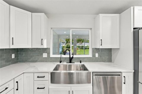 Villa ou maison à vendre à Orlando, Floride: 4 chambres, 216.09 m2 № 2419226 - photo 18