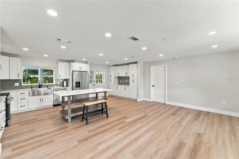 Villa ou maison à vendre à Orlando, Floride: 4 chambres, 216.09 m2 № 2419226 - photo 4
