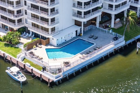Condo in Fort Lauderdale, Florida, 2 bedrooms  № 2087012 - photo 2