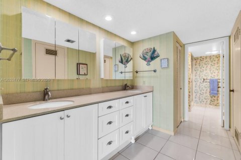 Condo in Fort Lauderdale, Florida, 2 bedrooms  № 2087012 - photo 29