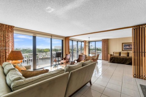 Condo in Fort Lauderdale, Florida, 2 bedrooms  № 2087012 - photo 3