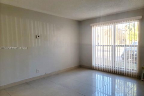 Condominio en venta en Tamarac, Florida, 2 dormitorios, 94.11 m2 № 1890820 - foto 11