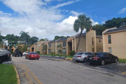 Condominio en venta en Tamarac, Florida, 2 dormitorios, 94.11 m2 № 1890820 - foto 9