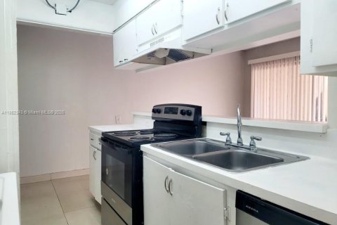 Condominio en venta en Tamarac, Florida, 2 dormitorios, 94.11 m2 № 1890820 - foto 15
