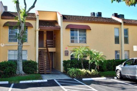 Condominio en venta en Tamarac, Florida, 2 dormitorios, 94.11 m2 № 1890820 - foto 1