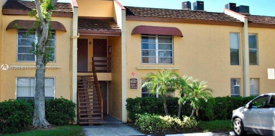Condominio en Tamarac, Florida, 2 dormitorios  № 1890820