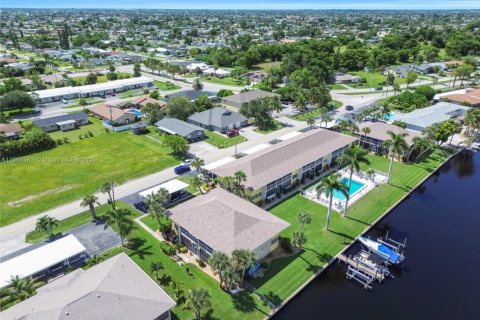 Condo in Cape Coral, Florida, 2 bedrooms  № 2054101 - photo 17