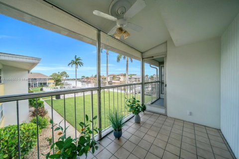 Condo in Cape Coral, Florida, 2 bedrooms  № 2054101 - photo 14