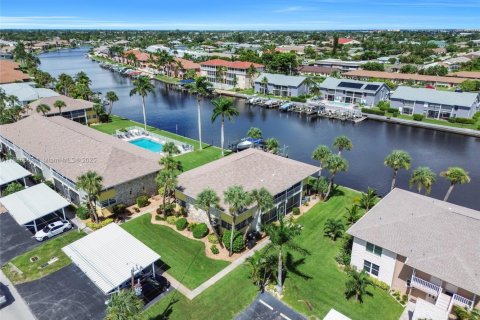 Condo in Cape Coral, Florida, 2 bedrooms  № 2054101 - photo 19
