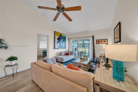 Condo in Cape Coral, Florida, 2 bedrooms  № 2054101 - photo 9