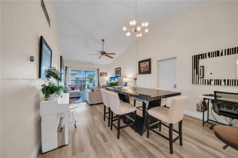 Condo in Cape Coral, Florida, 2 bedrooms  № 2054101 - photo 8