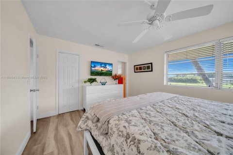Condo in Cape Coral, Florida, 2 bedrooms  № 2054101 - photo 12