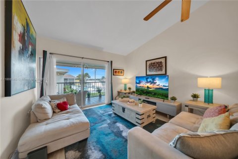 Condo in Cape Coral, Florida, 2 bedrooms  № 2054101 - photo 10