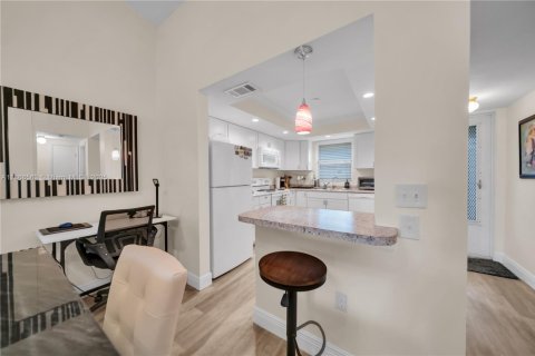 Condo in Cape Coral, Florida, 2 bedrooms  № 2054101 - photo 4