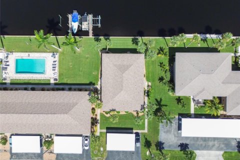 Condo in Cape Coral, Florida, 2 bedrooms  № 2054101 - photo 16