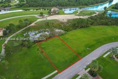 Land in Port St. Lucie, Florida № 1816490 - photo 1
