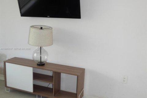 Casa en alquiler en Hollywood, Florida, 3 dormitorios, 130.25 m2 № 2058764 - foto 18