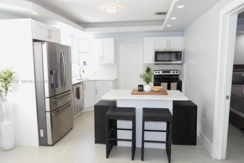 Casa en alquiler en Hollywood, Florida, 3 dormitorios, 130.25 m2 № 2058764 - foto 7