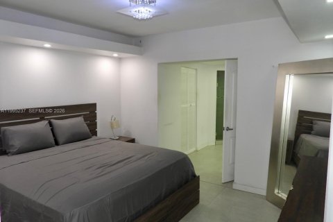 Casa en alquiler en Hollywood, Florida, 3 dormitorios, 130.25 m2 № 2058764 - foto 11