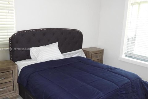 Casa en alquiler en Hollywood, Florida, 3 dormitorios, 130.25 m2 № 2058764 - foto 14