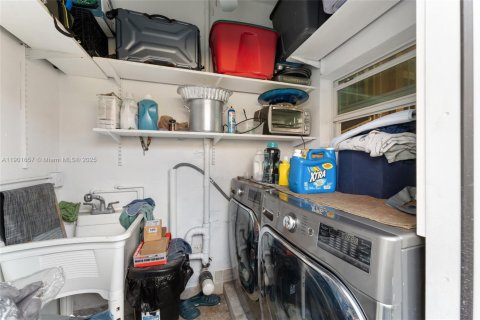 Villa ou maison à louer à Miami, Floride: 2 chambres, 195.75 m2 № 2015200 - photo 19