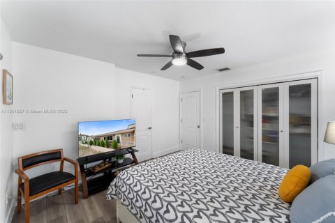 Villa ou maison à louer à Miami, Floride: 2 chambres, 195.75 m2 № 2015200 - photo 16