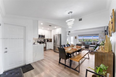 Villa ou maison à louer à Miami, Floride: 2 chambres, 195.75 m2 № 2015200 - photo 9