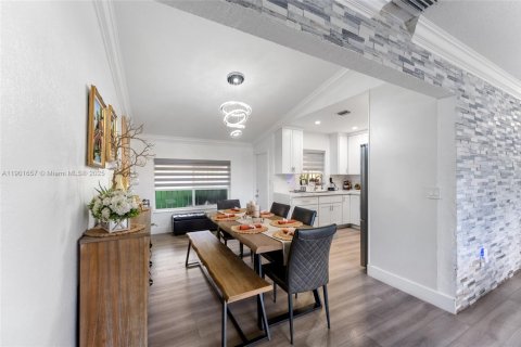 Villa ou maison à louer à Miami, Floride: 2 chambres, 195.75 m2 № 2015200 - photo 8