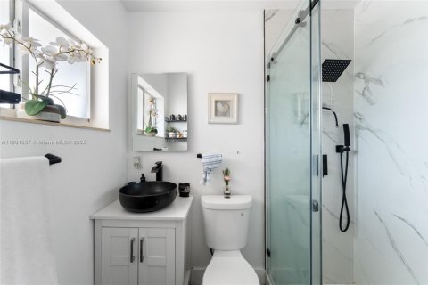 Villa ou maison à louer à Miami, Floride: 2 chambres, 195.75 m2 № 2015200 - photo 17