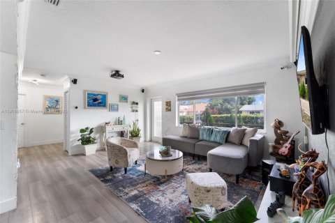 Villa ou maison à louer à Miami, Floride: 2 chambres, 195.75 m2 № 2015200 - photo 6