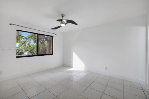 Condo in Pompano Beach, Florida, 2 bedrooms  № 1926809 - photo 10