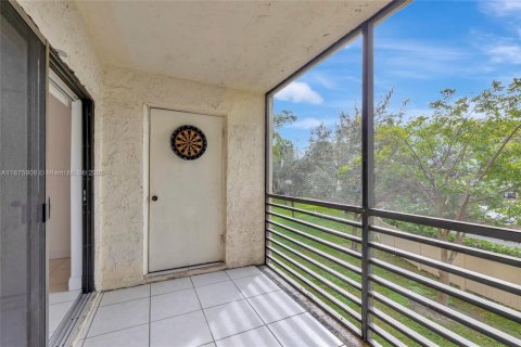 Condo in Pompano Beach, Florida, 2 bedrooms  № 1926809 - photo 15