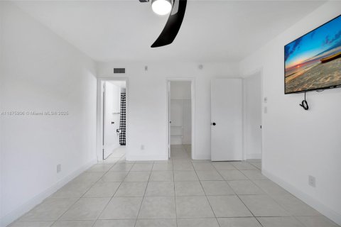 Condo in Pompano Beach, Florida, 2 bedrooms  № 1926809 - photo 11