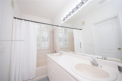 Townhouse in Miami, Florida 3 bedrooms, 164.9 sq.m. № 1818591 - photo 23