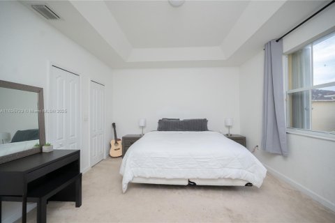 Townhouse in Miami, Florida 3 bedrooms, 164.9 sq.m. № 1818591 - photo 19